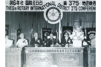 국제로타리 한국총재(375지구)로 활동했던 김영소 박사 (우측 첫번째)