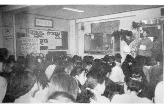 학과 증설 논의를 위해 모인 학생들(1993)